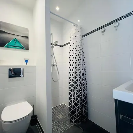 Independant Avec Ventilateur, Frigo Et Micro-ondes