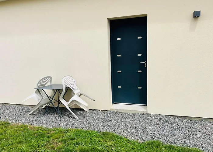 Indépendante Avec Frigo Et Micro-ondes 3* Poitiers